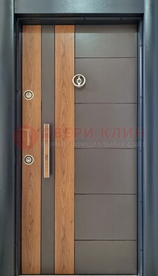 Коричневая входная дверь c МДФ панелью ЧД-01 в частный дом в Тамбове