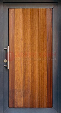 Коричневая входная дверь c МДФ панелью ЧД-03 в частный дом в Тамбове