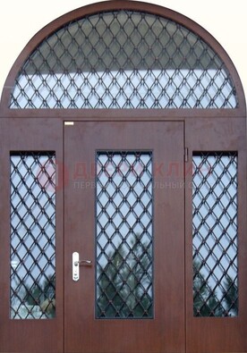 Крепкая стальная арочная дверь со стеклом и ковкой ДА-21 в Балашихе