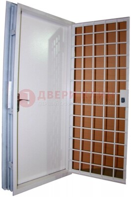 Белая стальная бронированная дверь с нитроэмалью ДБ-7 в Тамбове