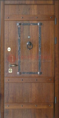Темная стальная дверь с массивом дуба с ковкой ДМД-37 в Тамбове