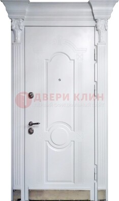 Белая металлическая дверь с массивом дуба для дома ДМД-59 в Тамбове