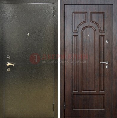 Железная темно-серая дверь с порошковым напылением и МДФ Тисненый орех ДП-275 в Тамбове