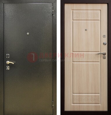 Железная темно-серая дверь с порошковым напылением и МДФ с резьбой ДП-276 в Тамбове