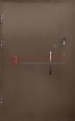 Коричневая металлическая подъездная дверь ДПД-2 в Тамбове