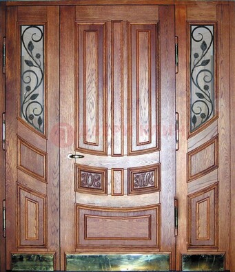 Парадная дверь со стеклом и ковкой ДПР-35 для загородного дома в Голицино