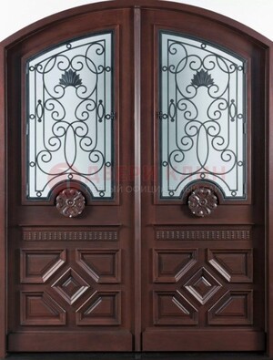 Арочная коричневая парадная дверь ДПР-66 в Тамбове