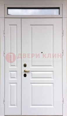 Белая двухстворчатая металлическая дверь со стеклом ДС-63 в Тамбове