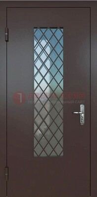 Темная металлическая дверь с решеткой и стеклом ДС-7 в Тамбове