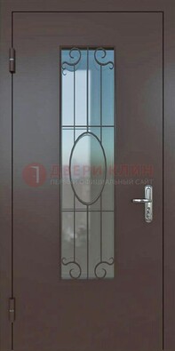 Коричневая наружная железная дверь со стеклом и ковкой ДСК-100 в Тамбове
