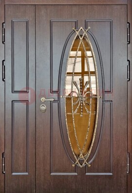 Полуторная металлическая дверь со стеклом и ковкой ДСК-108 в Тамбове