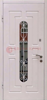 Светлая уличная дверь со стеклом и ковкой для коттеджа ДСК-157 в Тамбове