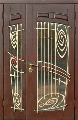 Коричневая железная дверь с большим стеклом и ковкой ДСК-203 в Тамбове