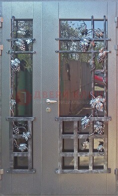 Распашная уличная дверь Порошок со стеклом и ковкой ДСК-221 в Тамбове
