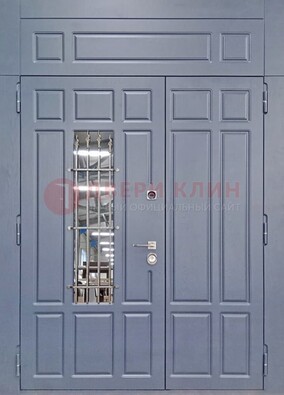 Серая двухстворчатая дверь Винорит со стеклом и ковкой ДСК-234 RAL 7024 в Тамбове