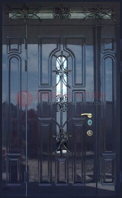 Глянцевая полуторная дверь Винорит стекло и ковка ДСК-275 в Тамбове