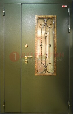 Стальная дверь со стеклом и ковкой ДСК-29 для квартиры в Сургуте