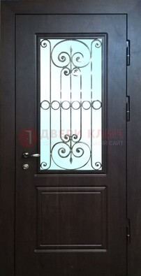 Железная дверь со стеклом и ковкой ДСК-65 для общественных зданий в Сургуте