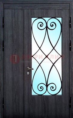 Стальная дверь со стеклом и ковкой ДСК-69 в деревянный дом в Брянске