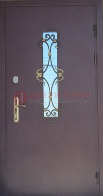 Металлическая дверь со стеклом и ковкой ДСК-77 в панельный дом в Куровском