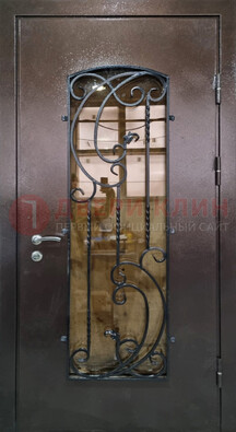 Металлическая дверь со стеклом и ковкой ДСК-95 для магазина в Тамбове