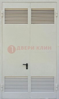 Белая металлическая техническая дверь с вентиляционной решеткой ДТ-6 в Тамбове