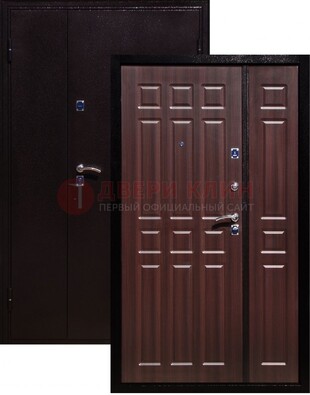Коричневая металлическая тамбурная дверь ДТМ-24 в Тамбове