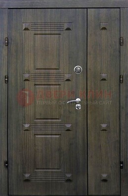 Железная филенчатая дверь с виноритом и МДФ Миланский орех ДВТ-143 в Тамбове