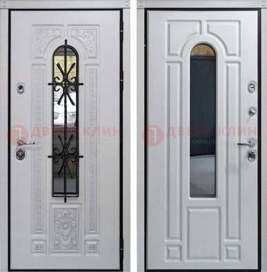Белая стальная дверь с виноритом и ковкой снаружи ДВТ-197 в Тамбове
