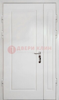 Полуторная металлическая дверь с МДФ в белом цвете ПЛ-24 в Тамбове